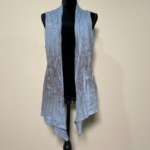 MAURICES Womens Sleeveless Open Shirt Blue Rose Pattern Size 1